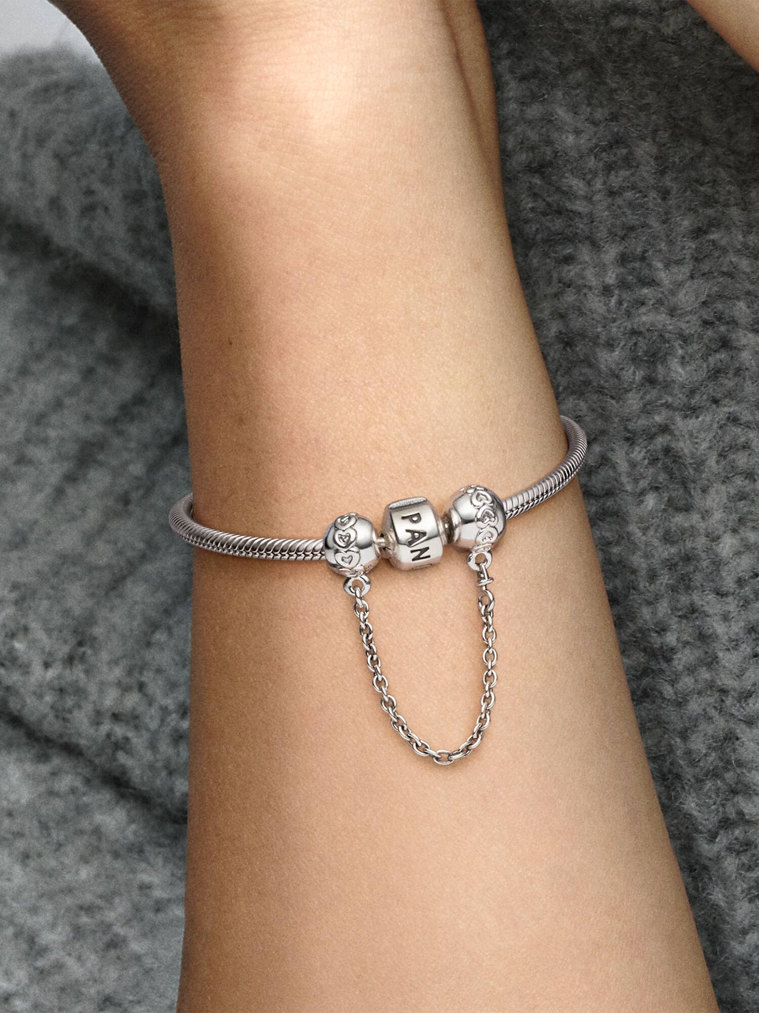 Charm Chaîne de Confort Couronne de Cœurs