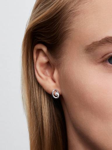 Clous d’Oreilles Ovale Organique et Perle de Culture d’Eau Douce Traitée