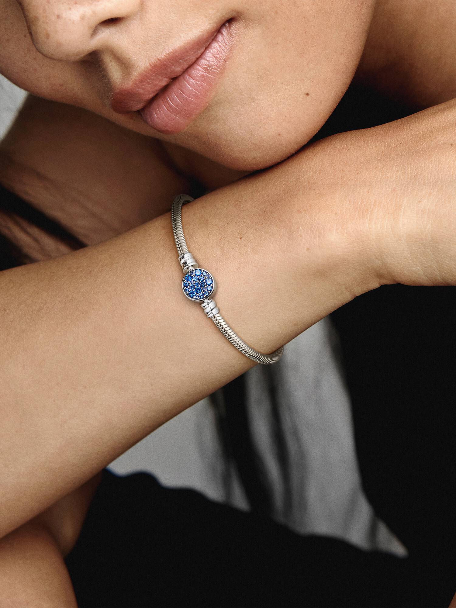Bracelet Maille Serpent Fermoir Disque Bleu Scintillant