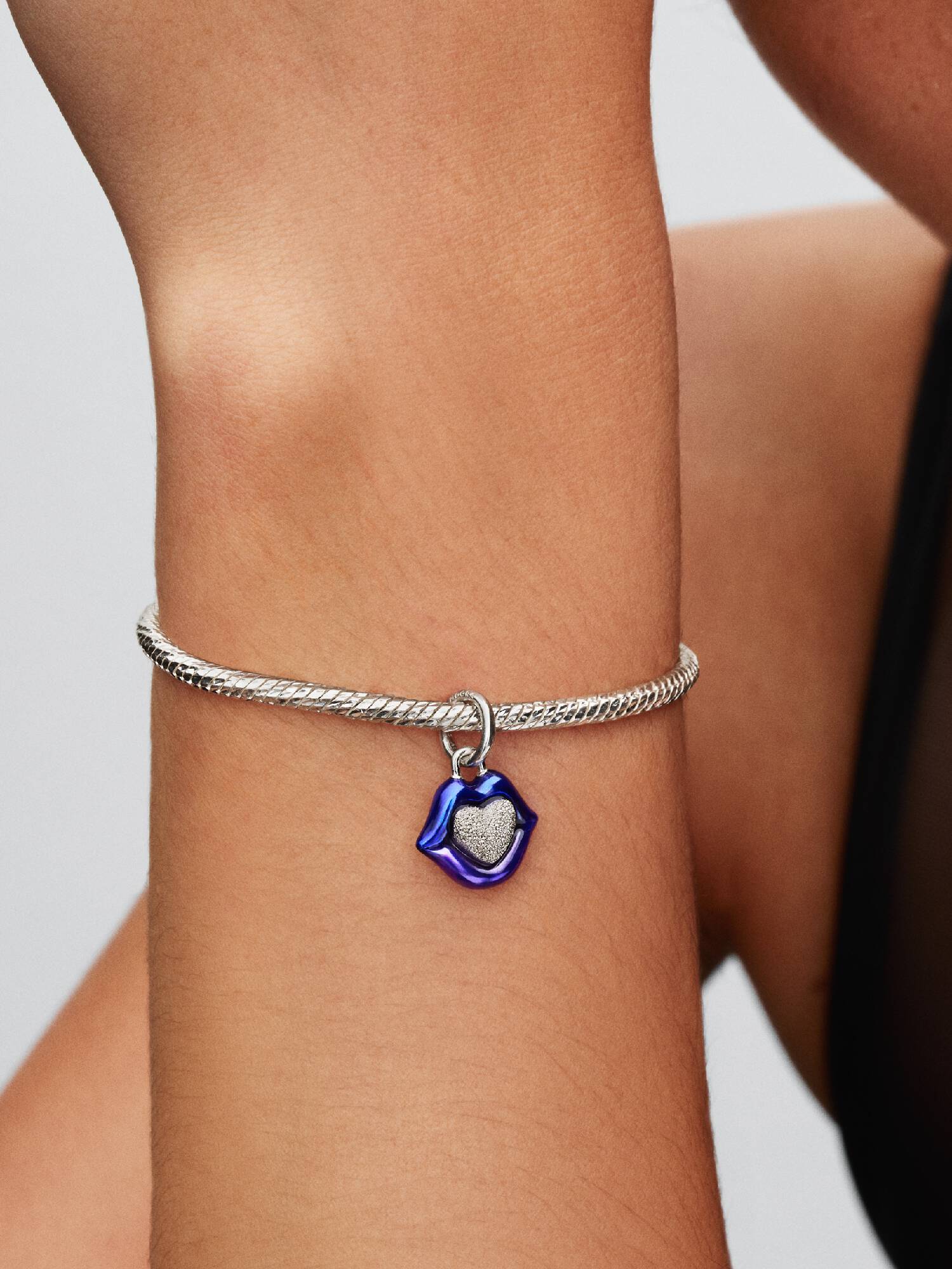 Charm Pendant Lèvres Bleues Pat McGrath
