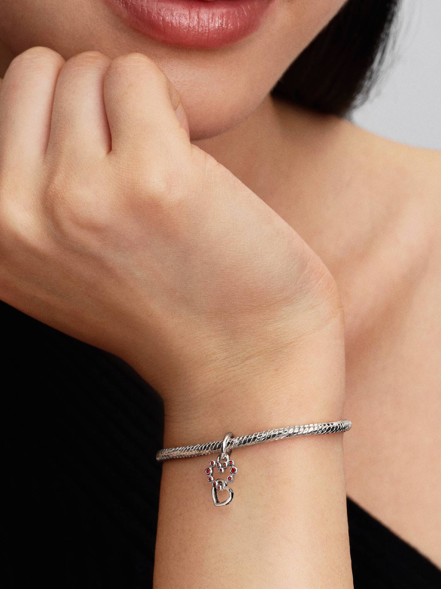 Charm Pendant Cœurs Entrelacés et Pierres Rouges