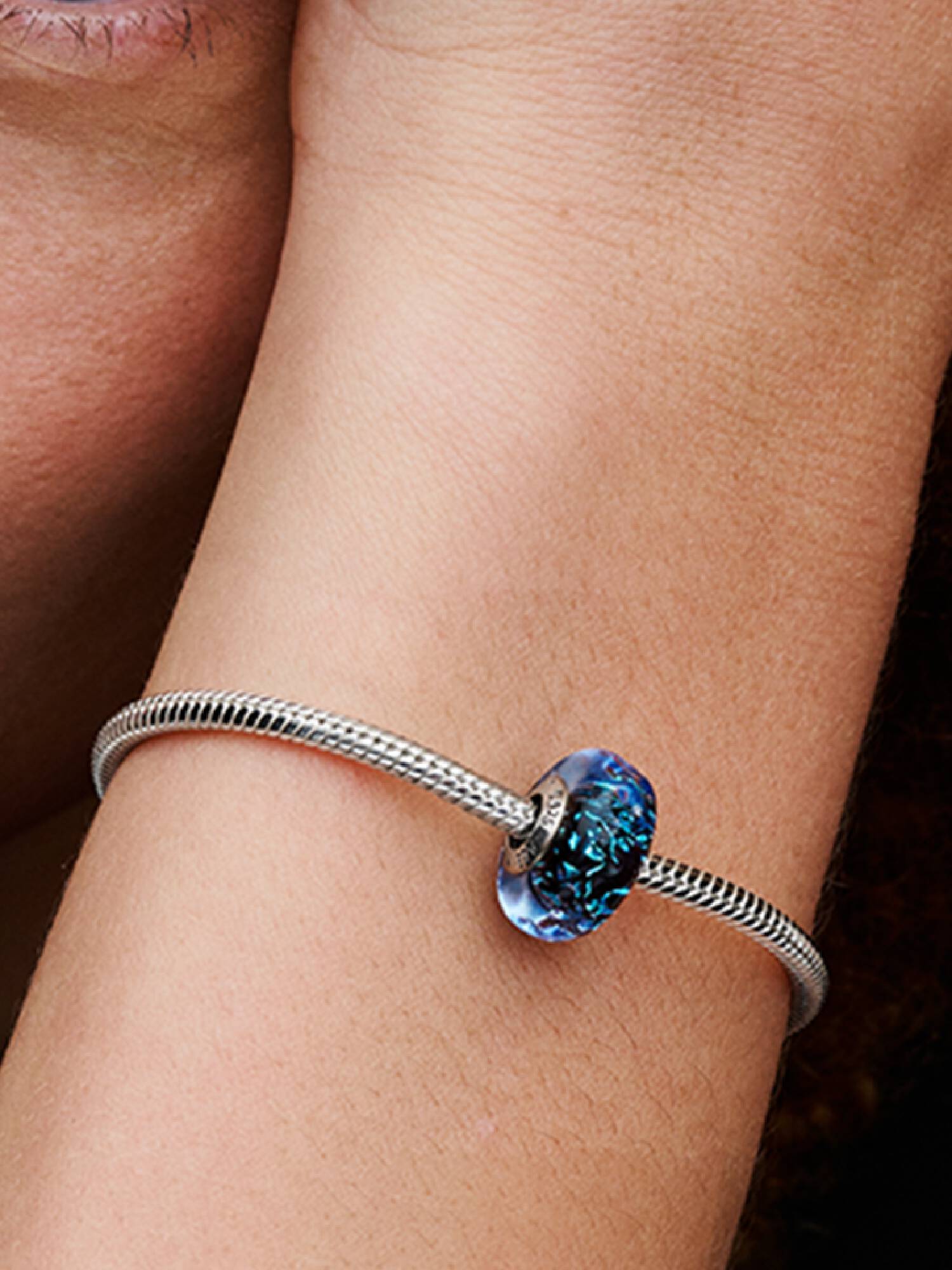 Charm Océan Verre de Murano Bleu Foncé Ondulé