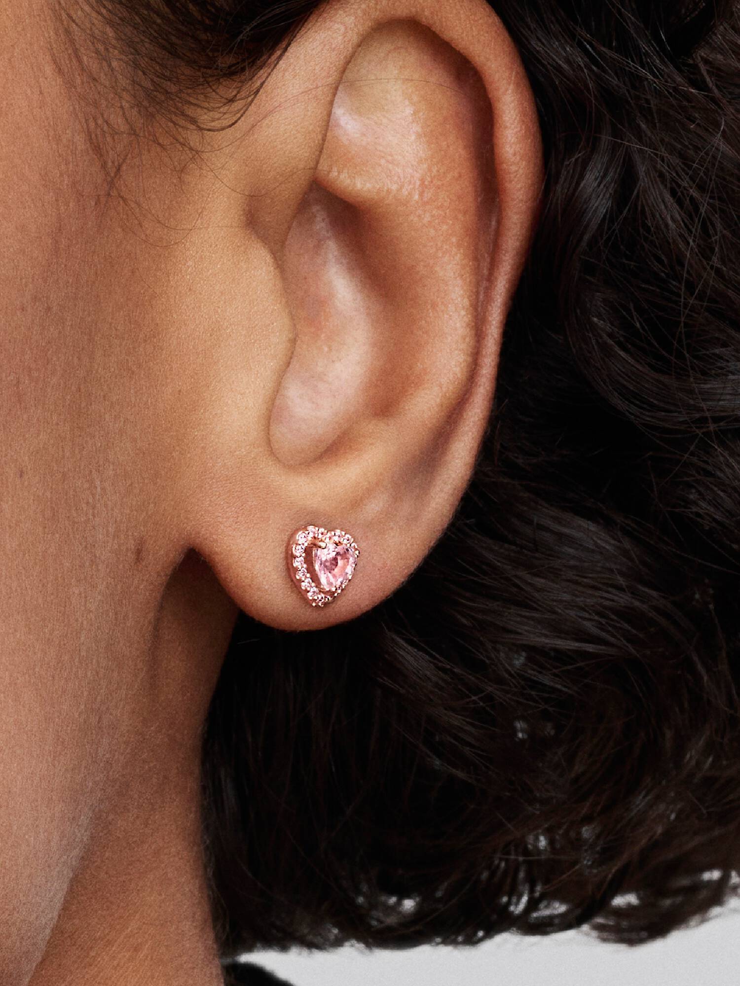 Clous d’Oreilles Cœurs Surélevés Roses