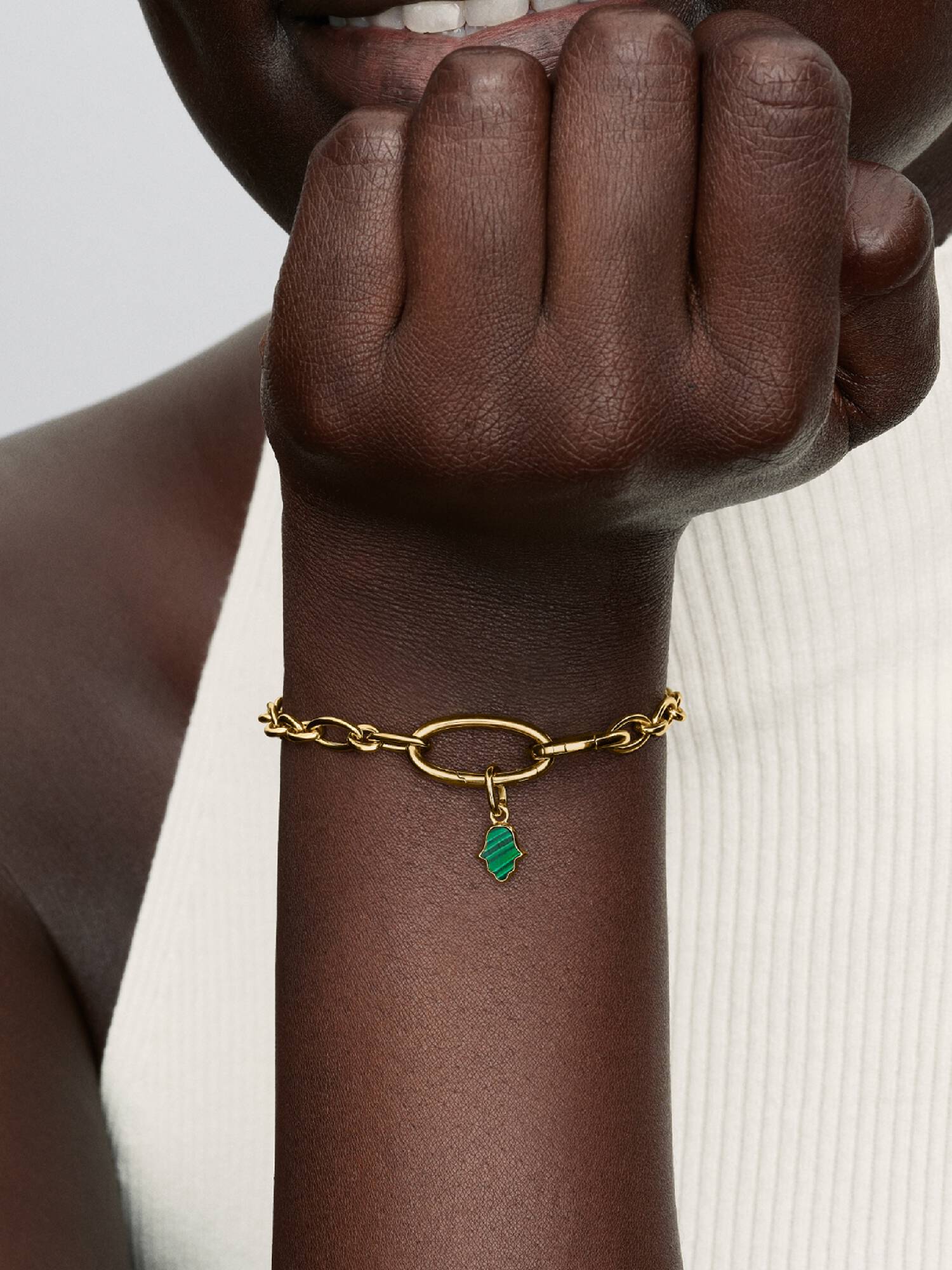 Mini Charm Pendant Main de Fatma Verte Doré