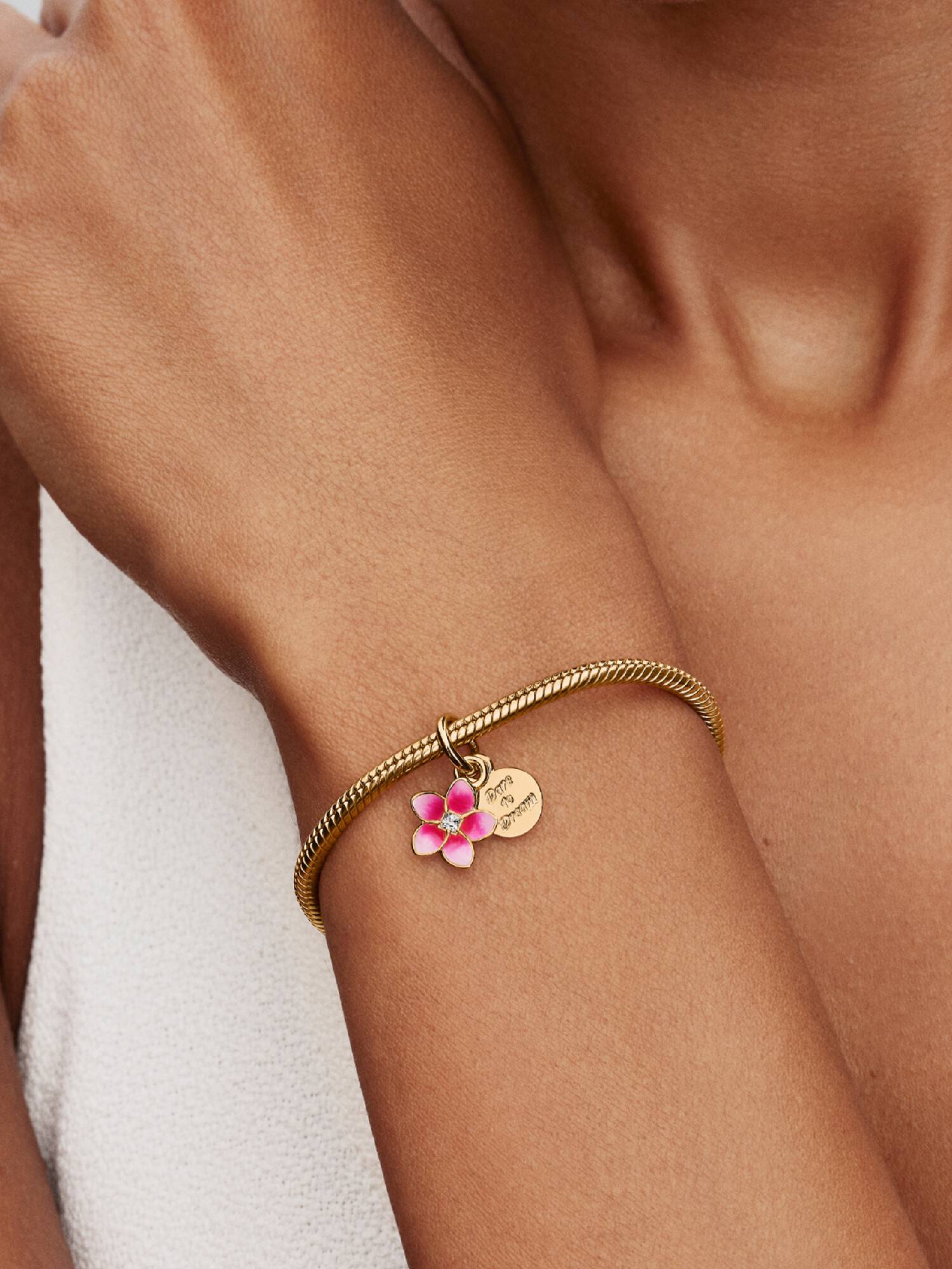 Charm Pendant Disney Vaiana Fleur de Plumeria Doré