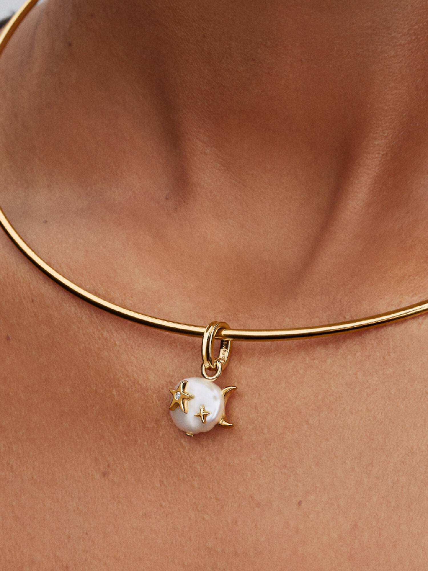 Charm Pendant Nuage et Perle de Culture d’Eau Douce Traitée Baroque Doré