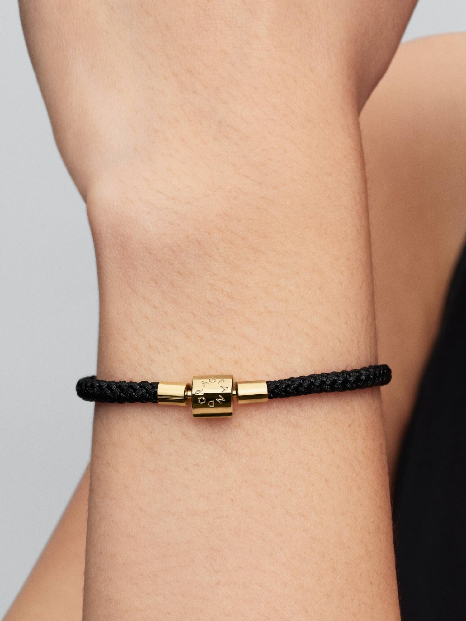 Bracelet Cordon Noir Brillant Doré