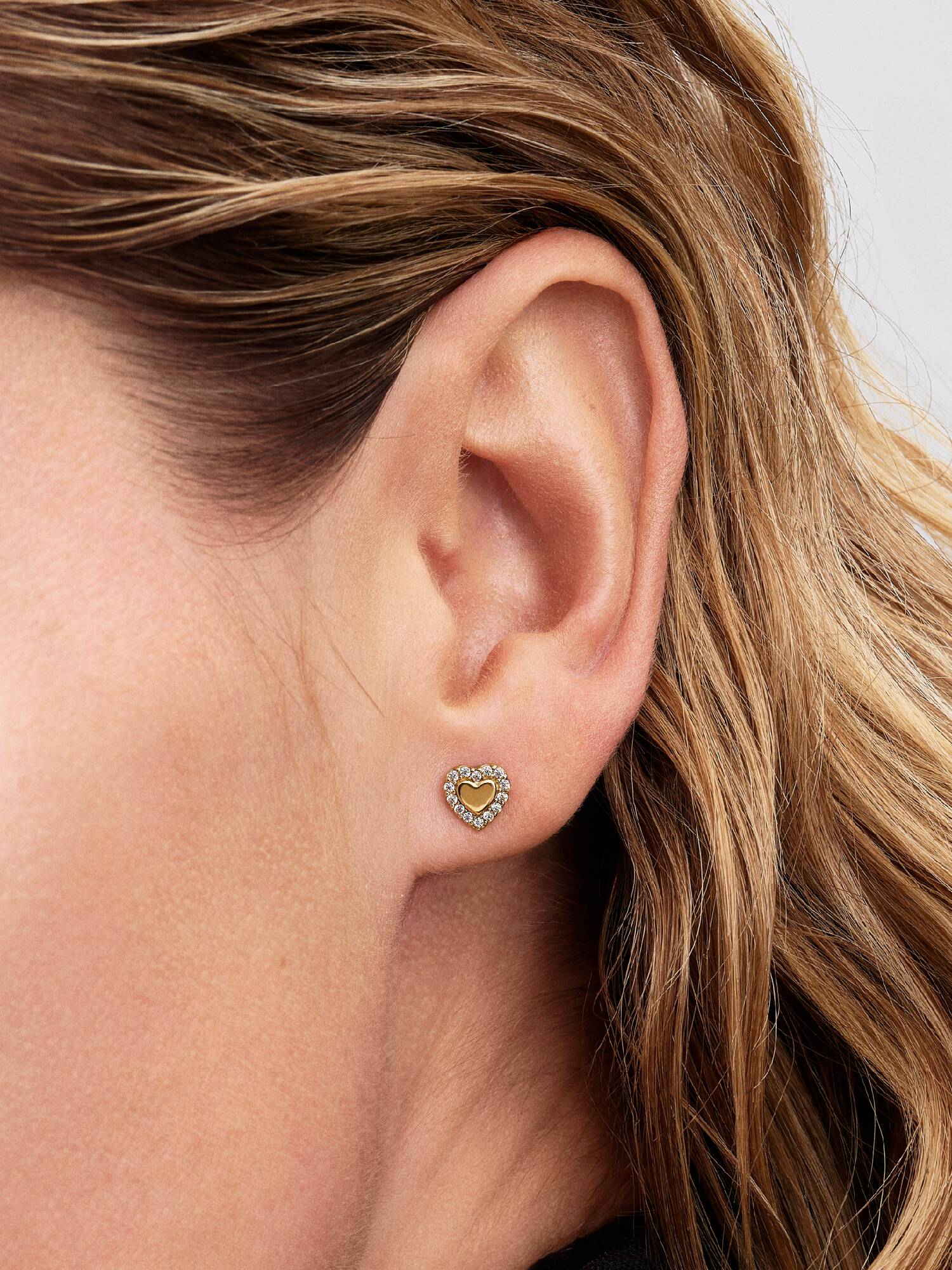 Clous d’Oreilles Cœur Halo Dorés