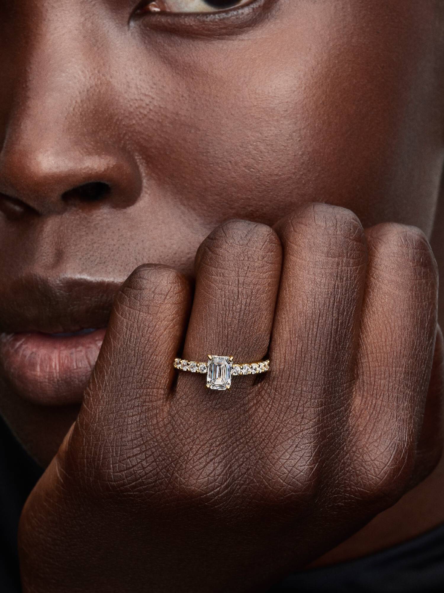 Bague Halo Rectangulaire Scintillant Dorée