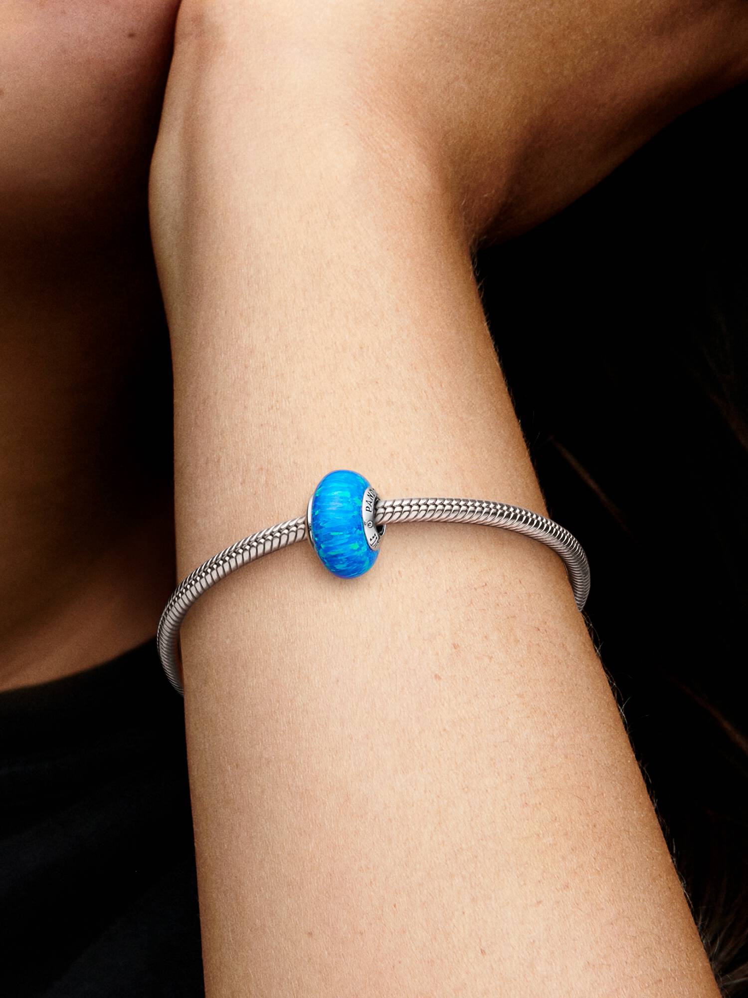 Charm Bleu Profond Océan Opalescent