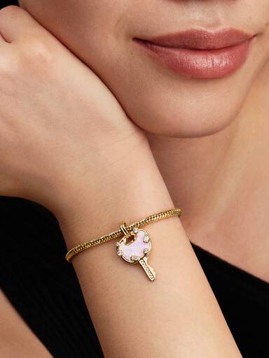 Grand Charm Pendant Clé Love Rose Opalescent Doré