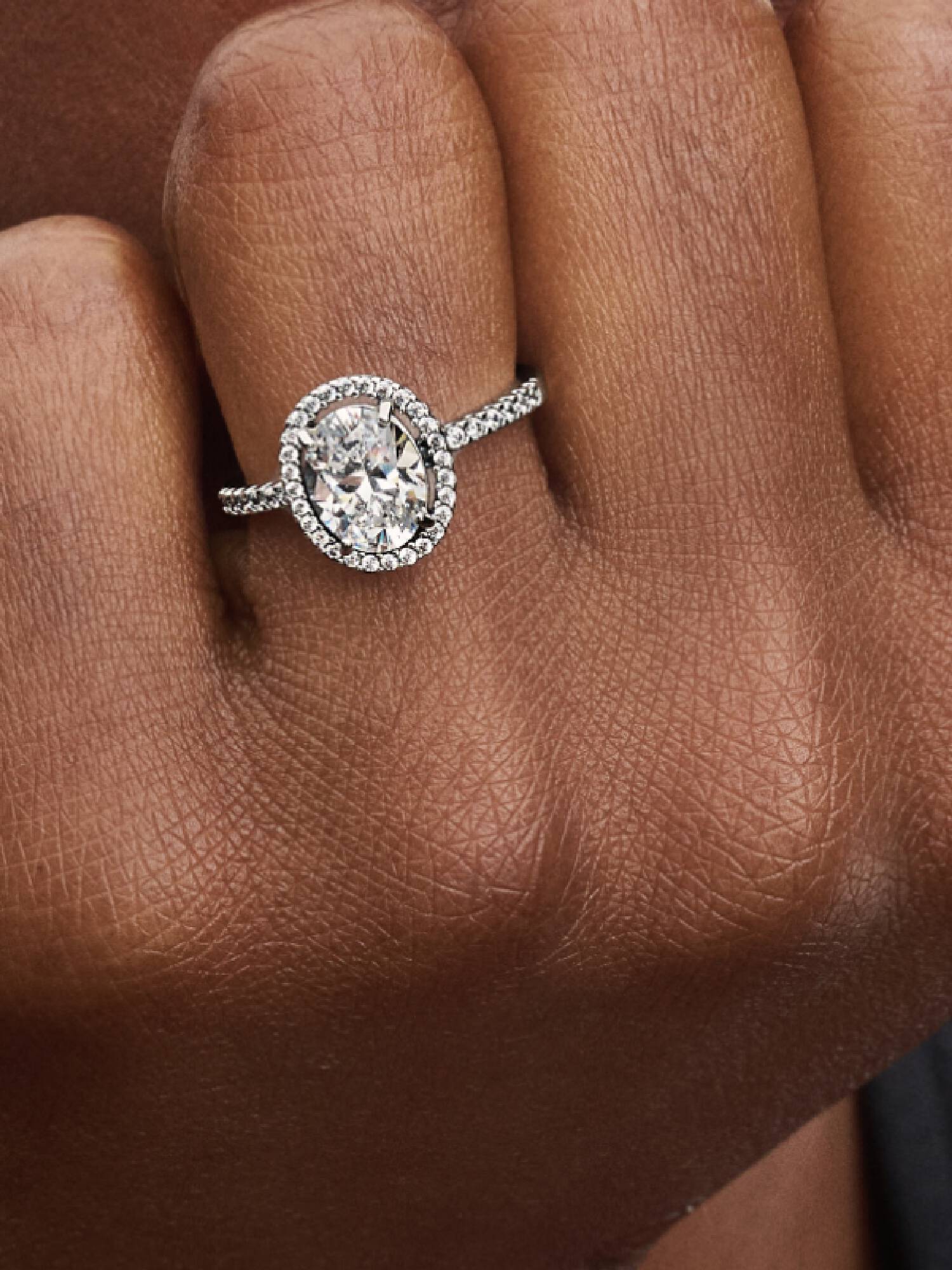 Bague Spectaculaire Halo Ovale Scintillant