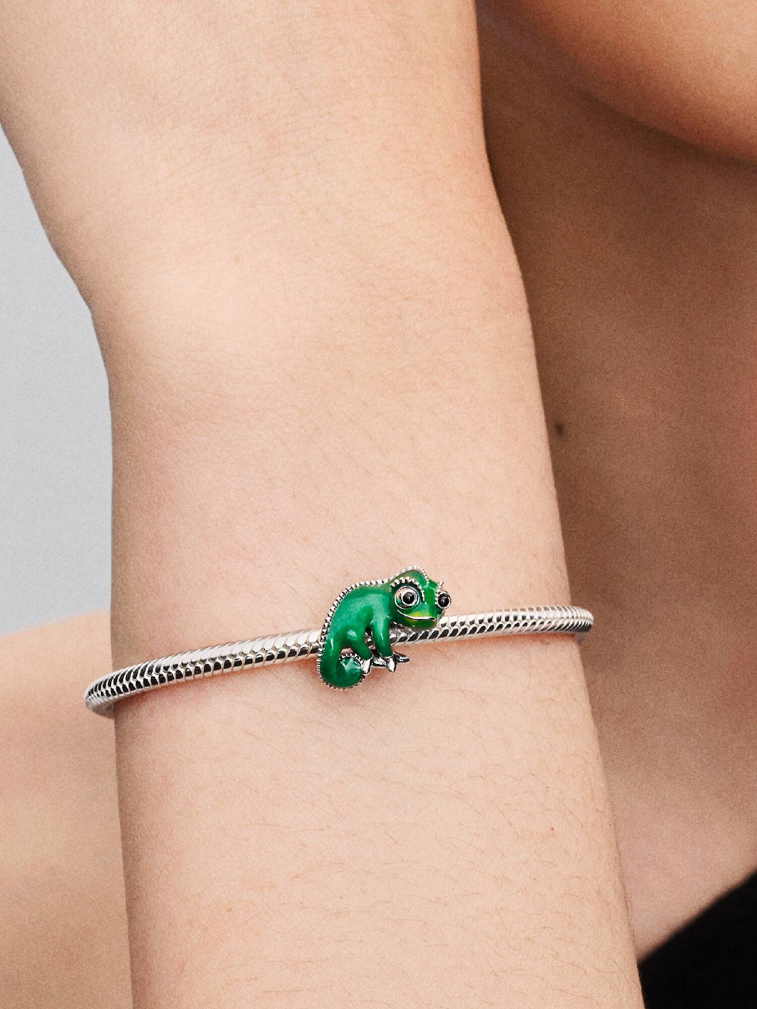 Charm Disney Raiponce Pascal Versicolore