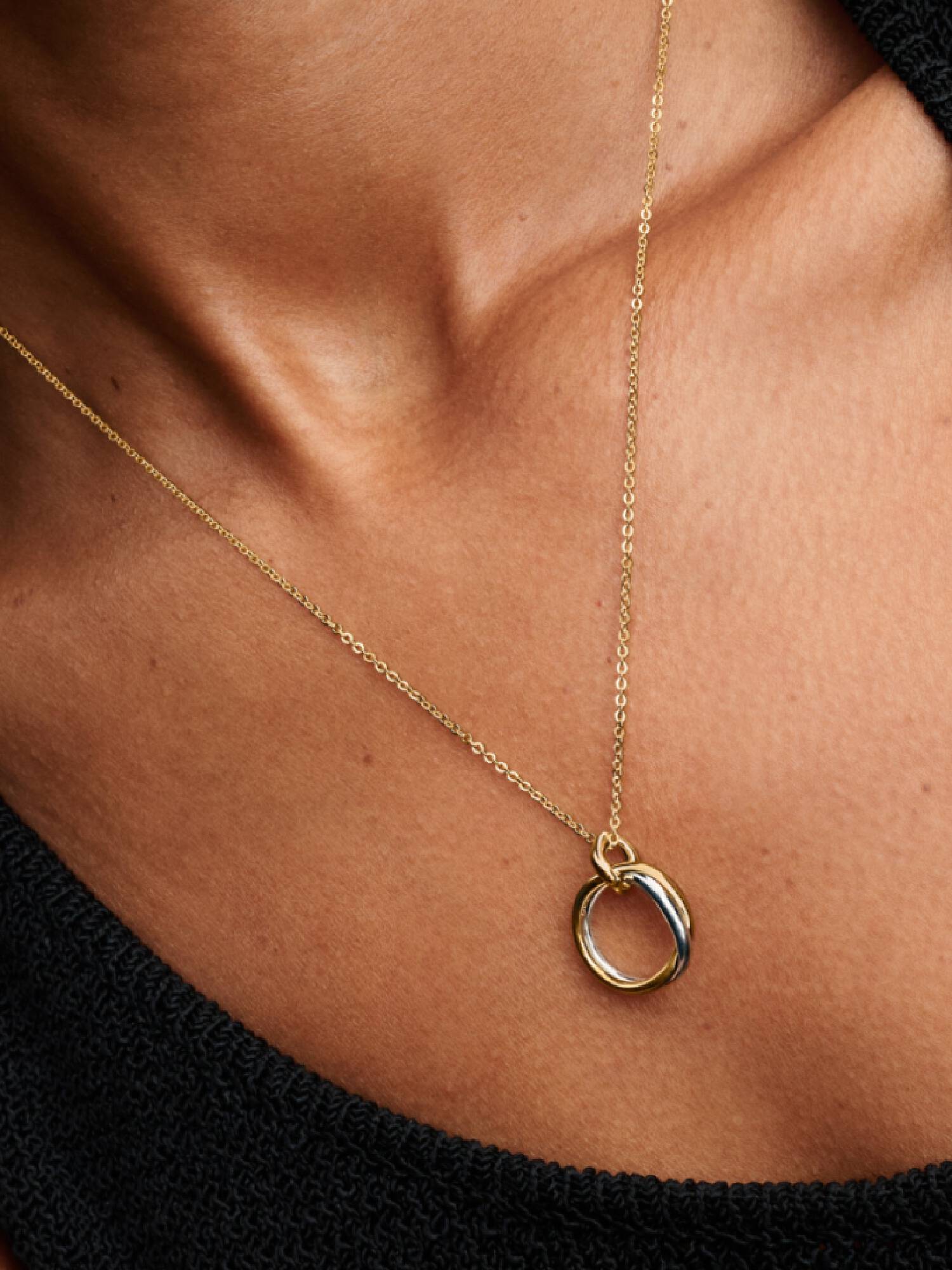 Collier à Pendentif Bicolore de Forme Organique
