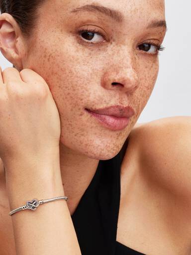 Bracelet Maille Serpent Fermoir Cœur de l’Infini Rose Scintillant