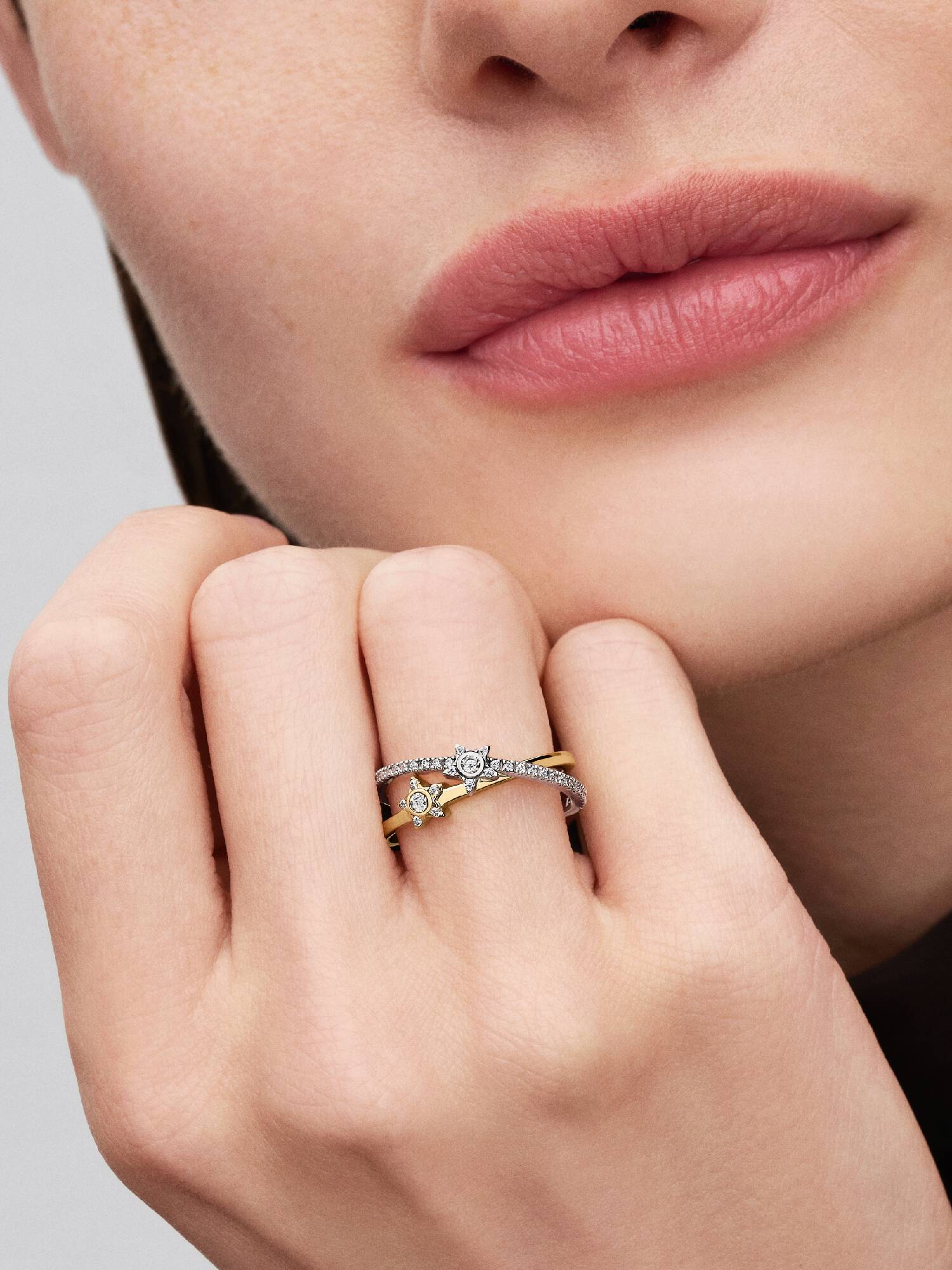 Bague Croisée Étoiles Scintillantes