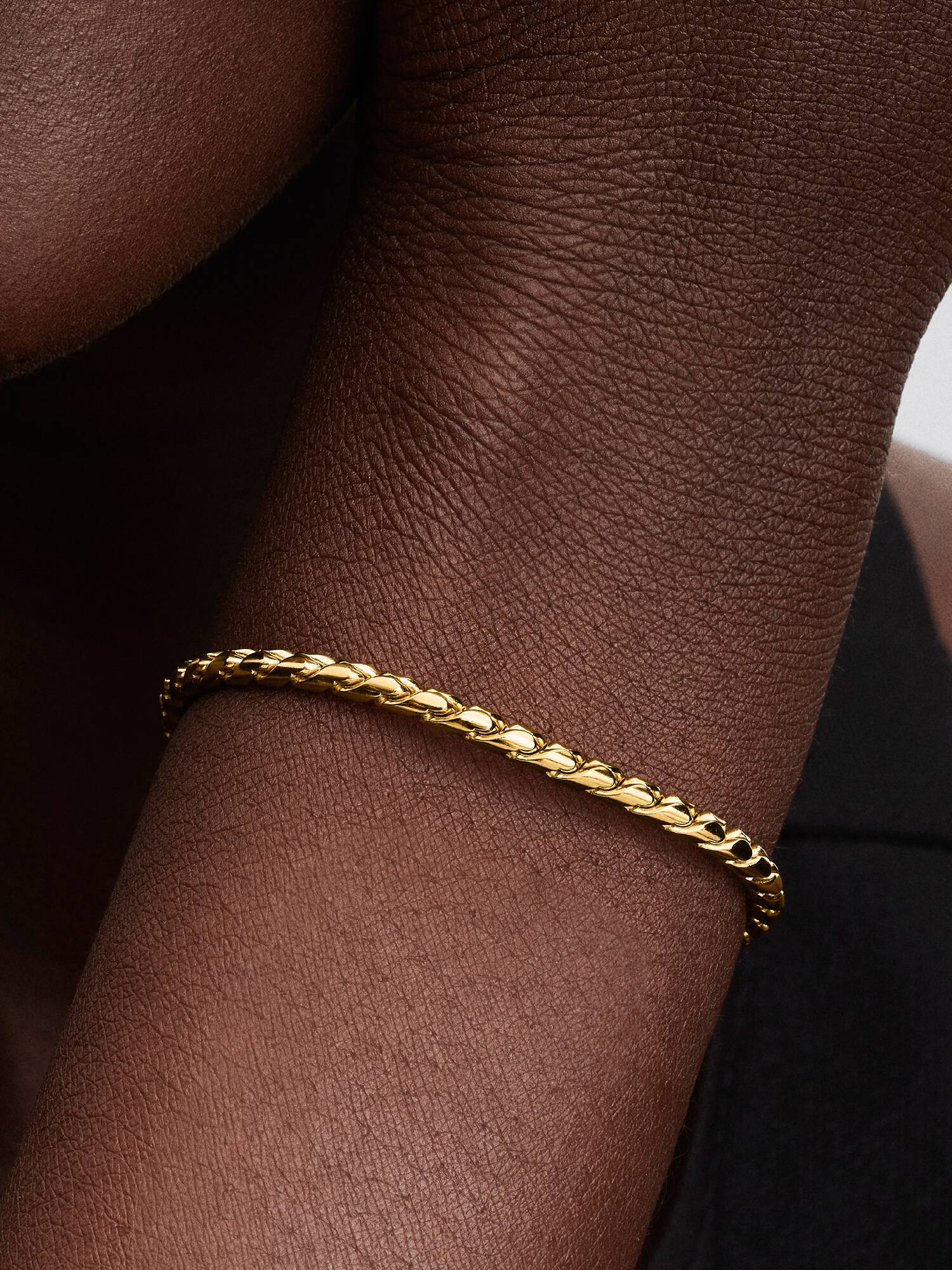 Bracelet Maille Chevron Fermoir Rond Doré