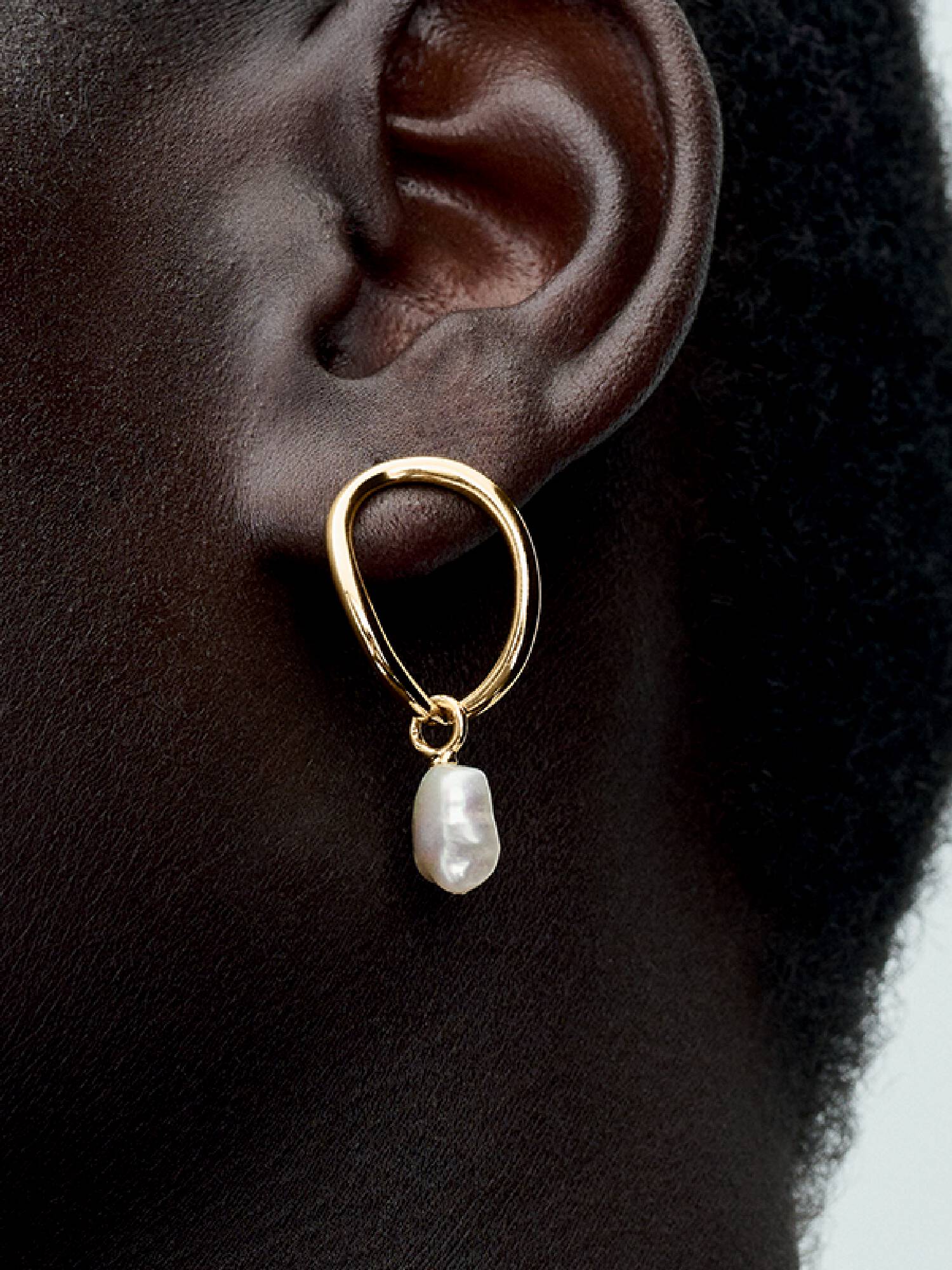 Boucles d’Oreilles Cercle de Forme Organique & Perle de Culture d'Eau Douce Traitée