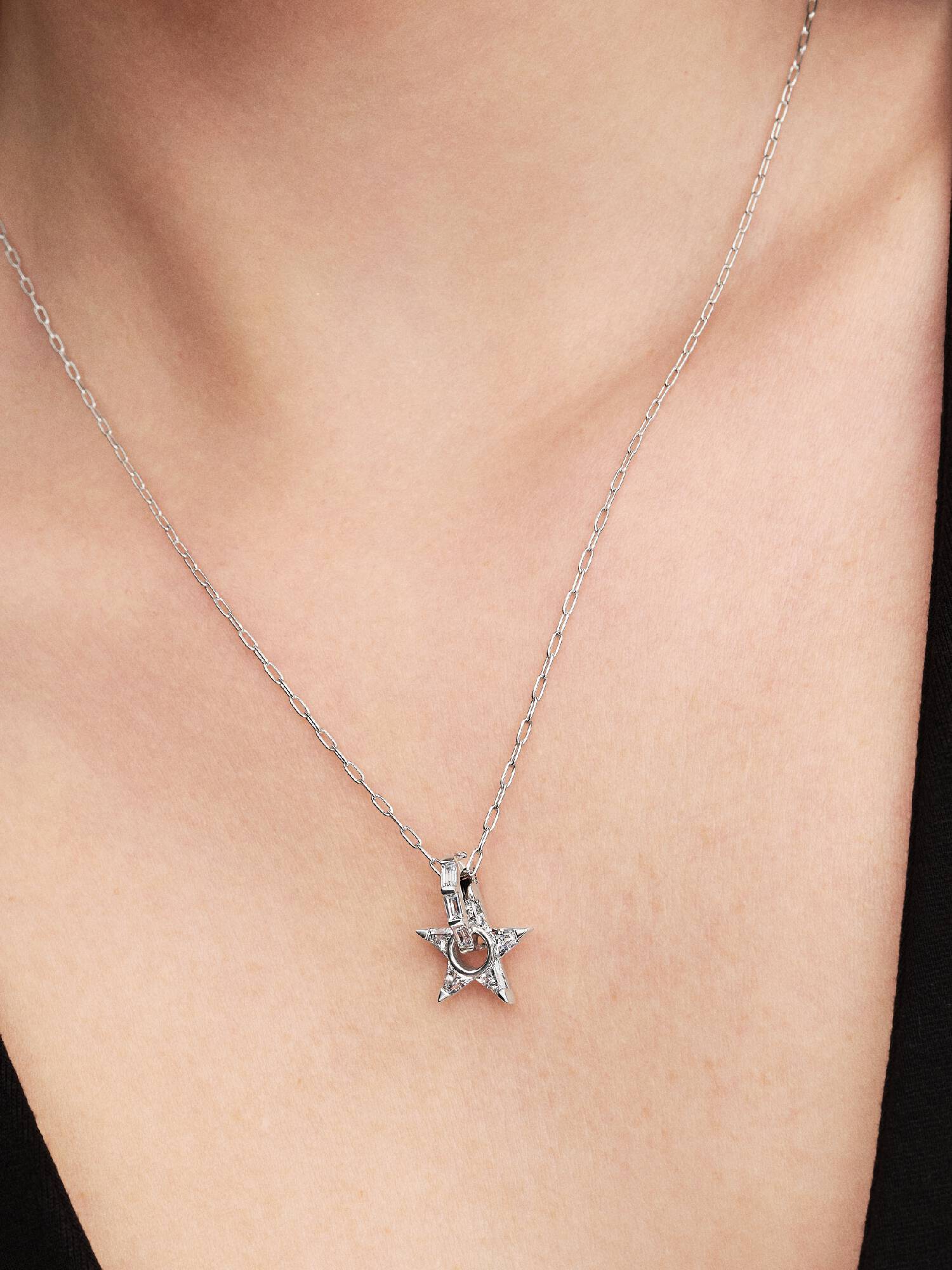 Collier avec Pendentif Étoile Scintillante Ajourée