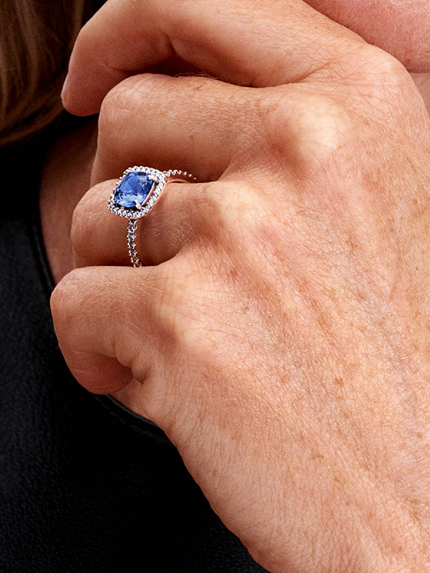 Bague Spectaculaire Halo Bleu Carré Scintillant