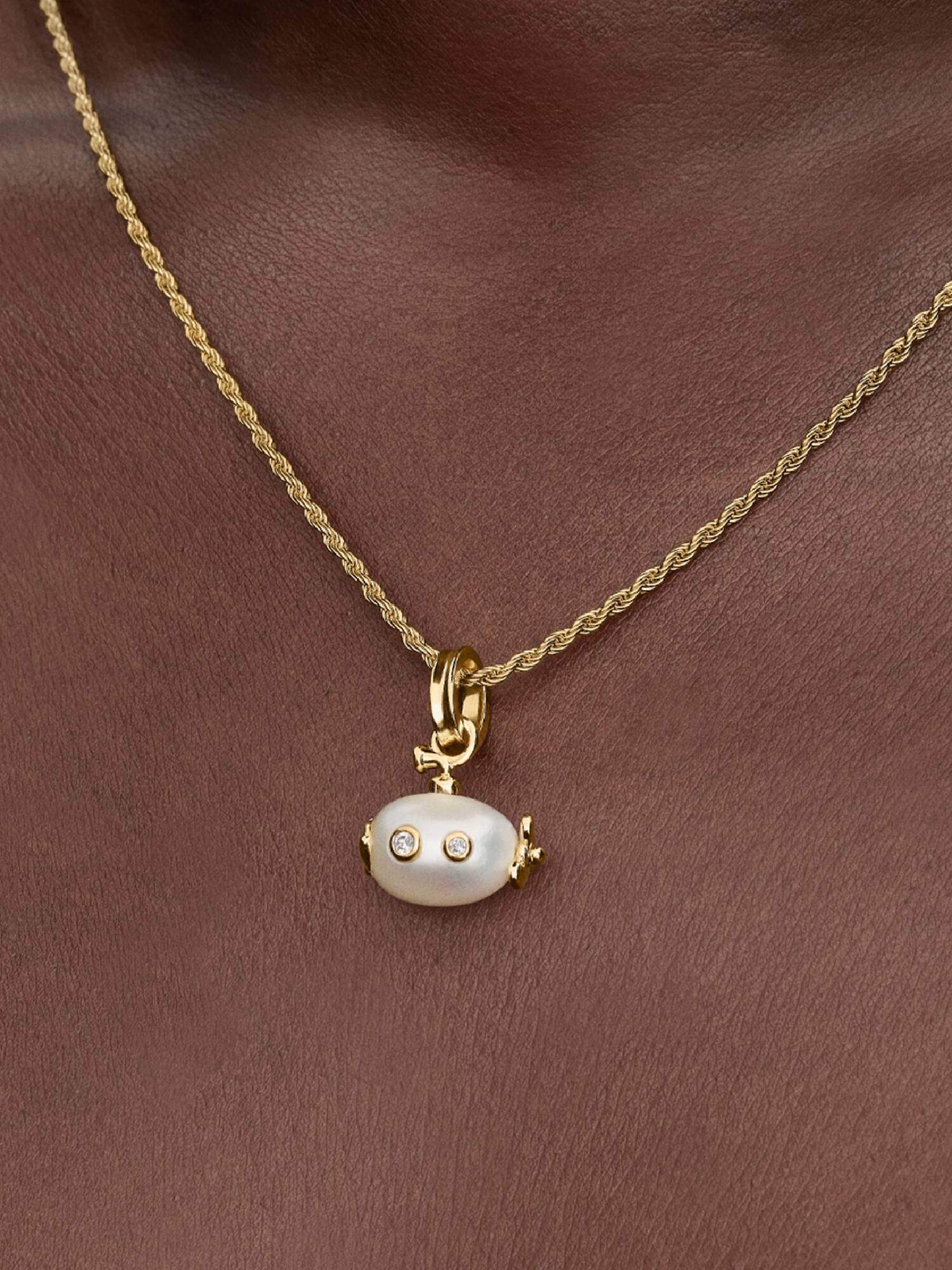 Charm Pendant Sous-Marin et Perle de Culture d’Eau Douce Traitée Baroque Doré