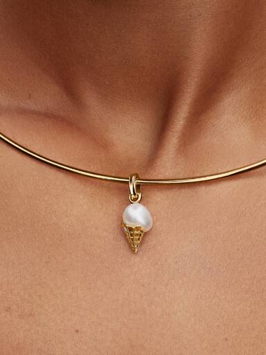 Charm Pendant Crème Glacée et Perle de Culture d’Eau Douce Traitée Baroque Doré
