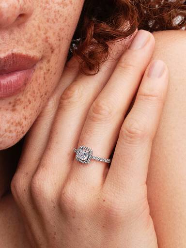 Bague Halo Carré Scintillante