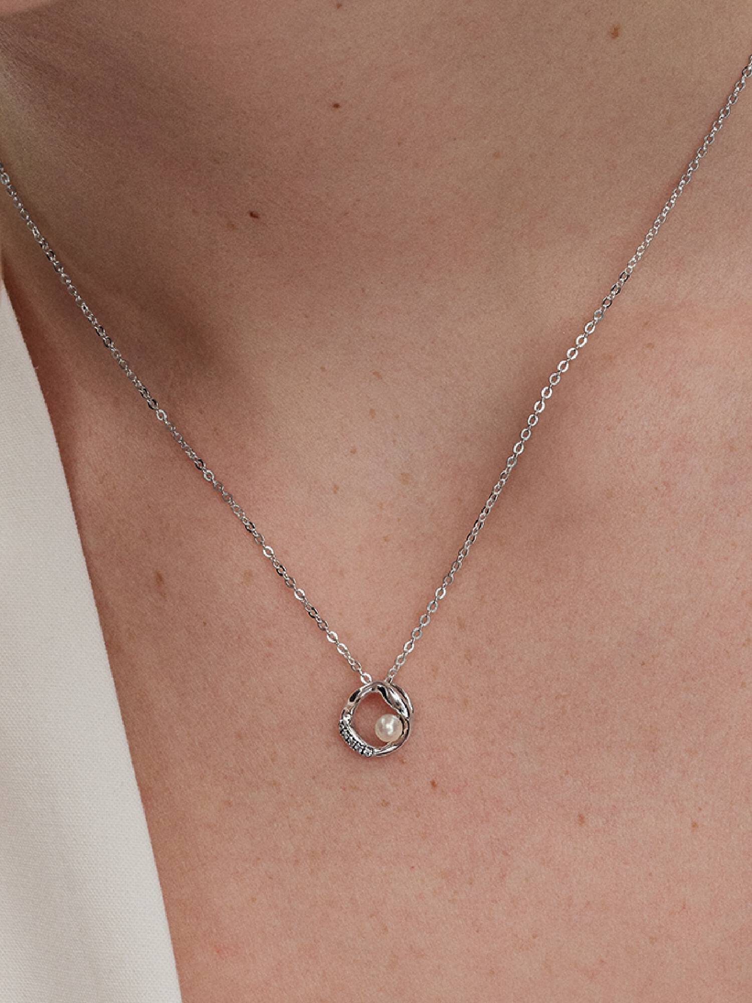 Collier Cercle Pavé de Forme Organique & Perle de Culture d'Eau Douce Traitée