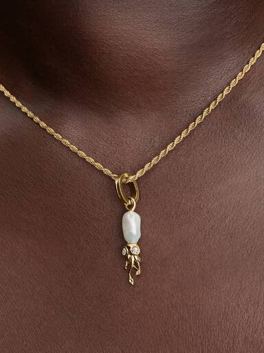 Charm Pendant Calamar et Perle de Culture d’Eau Douce Traitée Baroque Doré