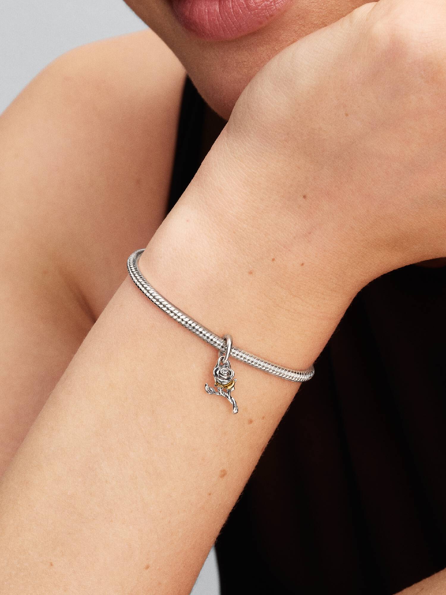Charm Pendant Disney La Belle et La Bête Rose Enchantée et Diamant de Synthèse 