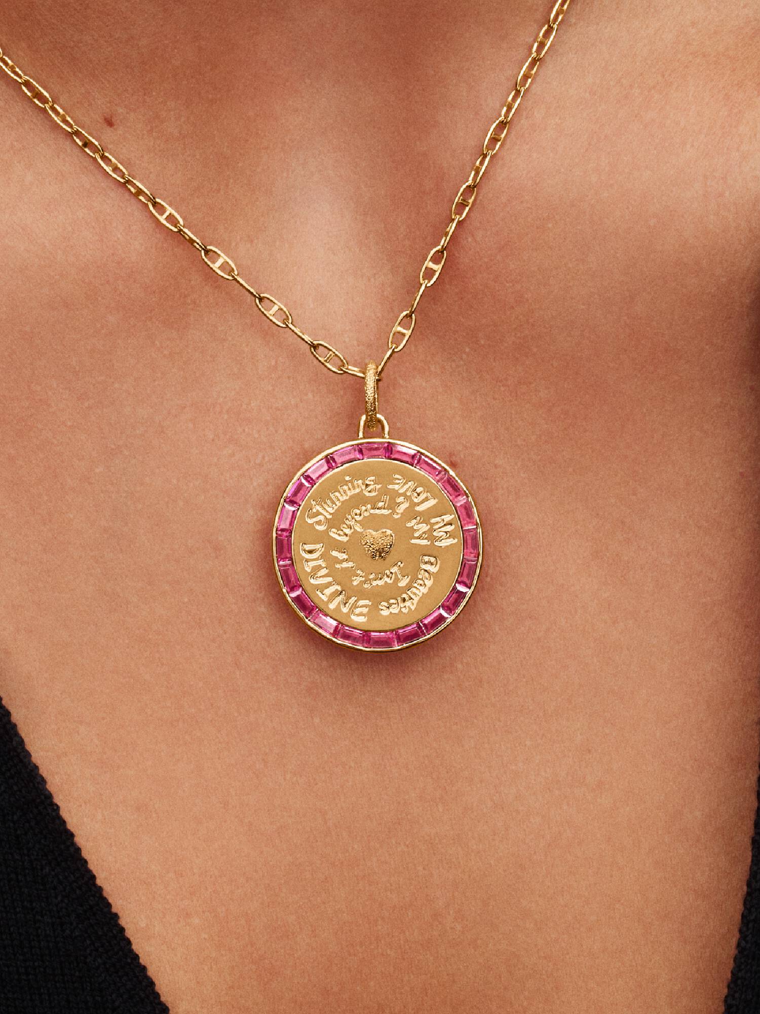 Charm Médaillon Mantra de la Beauté Doré Pat McGrath